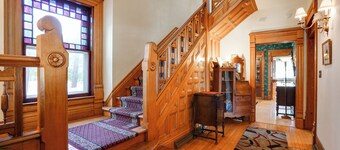 Spacious Downtown Home âą Pool âą Walk to River & Attractions