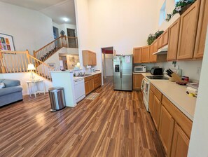 Interior - 4 bedroom vacation rental house with pool access near Bethany Beach, Delaware - dog friendly! (Ocean View)