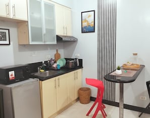 Private kitchen - Mckinley City Central Stay Apartments (Taguig)