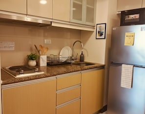 Private kitchen - Mckinley City Central Stay Apartments (Taguig)