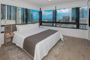 In-room safe, iron/ironing board, WiFi, bed sheets - Cloud 28 | 2BR Sky Residence | Downtown Miami (Miami)