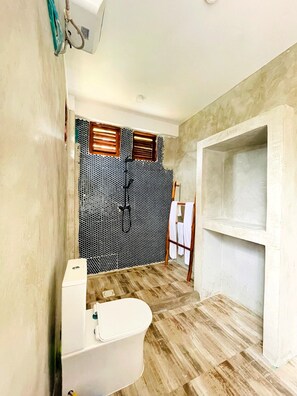 Bathroom - Baobab Treehouse Suite with Garden View (Unguja North Region)