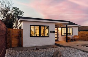 Exterior - Lovely Retreat with Pool, Sauna, Fire Pit, Hot Tub Walkable To Downtown (Joshua Tree)