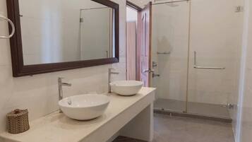 Chambre Double Familiale | Salle de bain