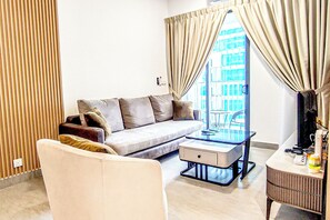 Suíte luxo, sacada, vista para o jardim | Área de estar