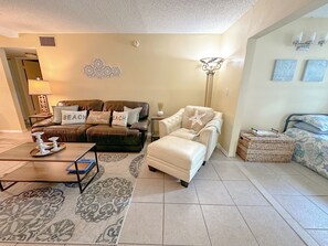 Living area - Coastal Comfort in Clearwater FL (Clearwater)