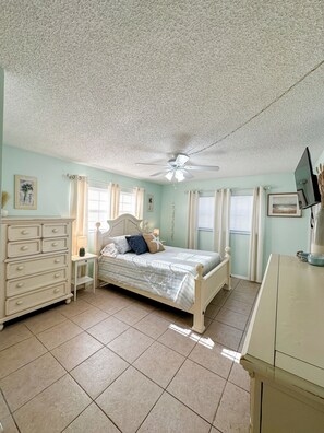 WiFi, bed sheets - Coastal Comfort in Clearwater FL (Clearwater)