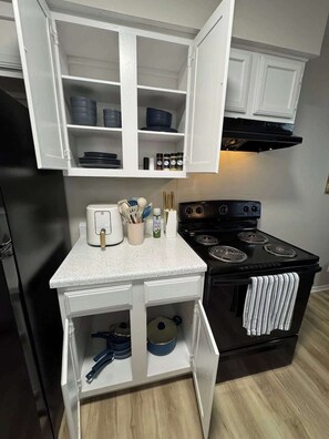 Refrigerador, microondas, horno y parrilla de estufa 