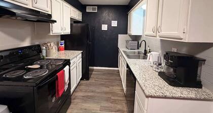 The Cowboy Club | Sleeps 4 | Heart of Waxahachie