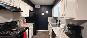 The Cowboy Club | Sleeps 4 | Heart of Waxahachie