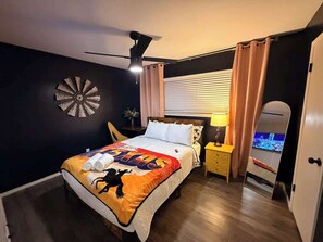 Room - The Cowboy Club | Sleeps 4 | Heart of Waxahachie (Waxahachie)