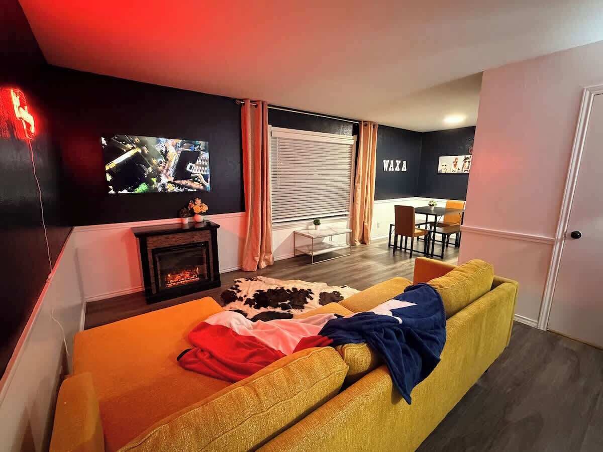 TV, peis og kontorer