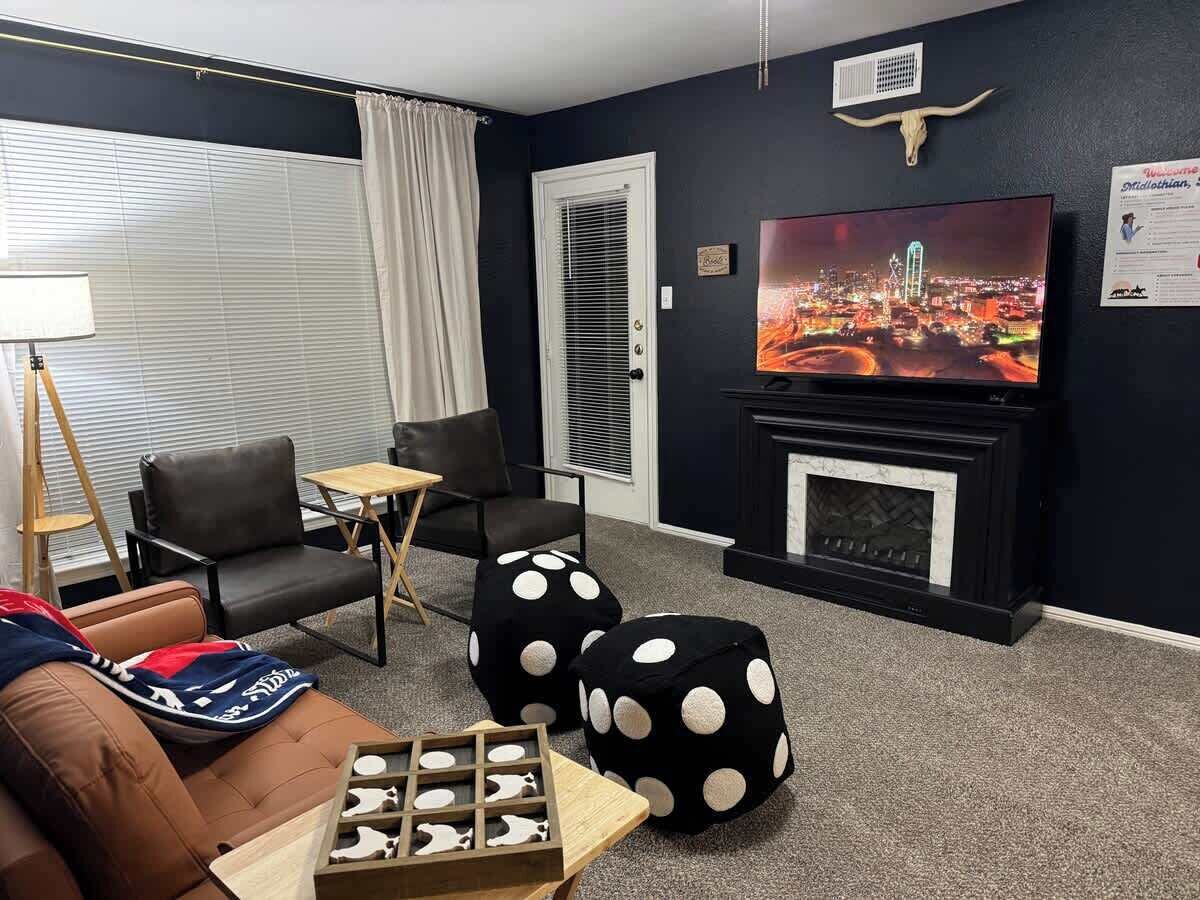 Fernseher, Kamin, Arbeitsbereiche