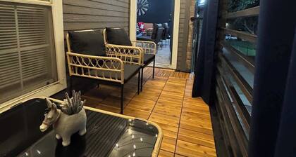Western Apt | 2bd 2bth | 2 min Bella Woods Events