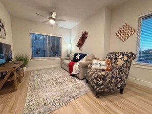 Living area - Bluebonnet Escape | Cozy 1BR Near Ennis Trails (Ennis)