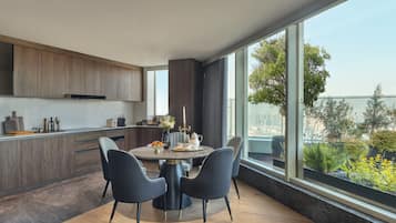 Ático, 3 habitaciones, cocina | Cocina privada