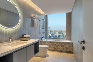 Deluxe Apartment, 1 Bedroom, Kitchen | Bathroom