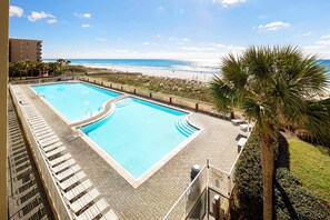 A heated pool - NEW Waters Edge 301 • Amazing Beach Condo with Oceanfront, Covered Parking, Free Beach Service (Fort Walton Beach)