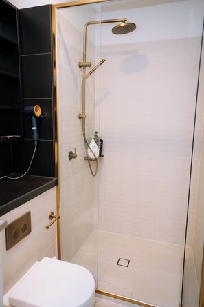 Hair dryer, towels, soap, toilet paper - Melbourne city 2bedroom (Melbourne)