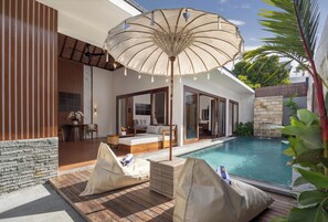 Villa Deluxe, piscina privada | Piscina | Una piscina al aire libre