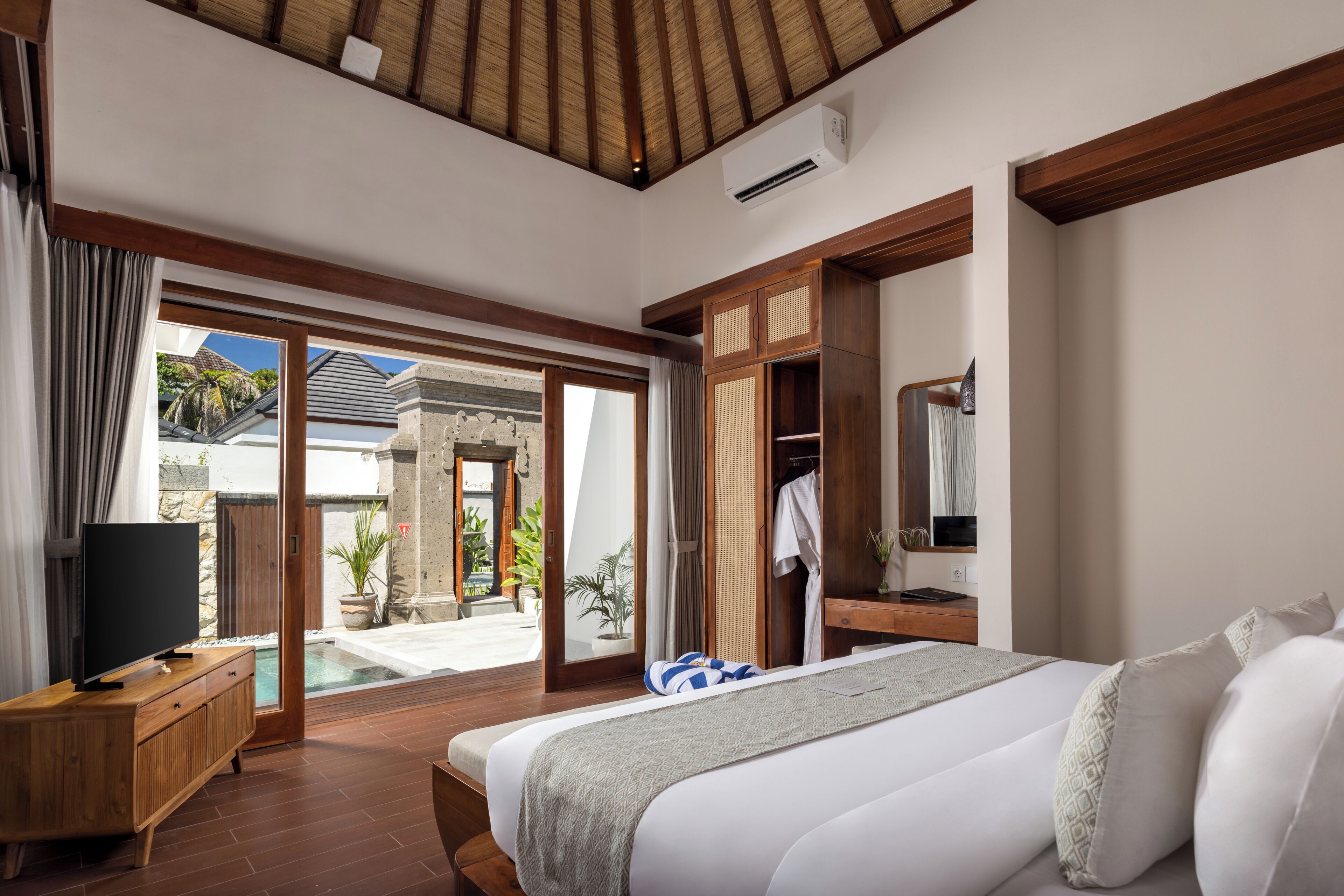 One Bedroom Private Pool Villa | Minibar, in-room safe, desk, iron/ironing board