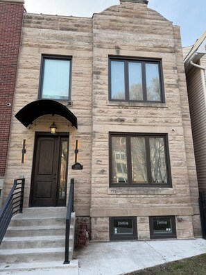 Exterior detail - Luxury Living in Bronzeville with Oversized Rooftop  (Chicago)