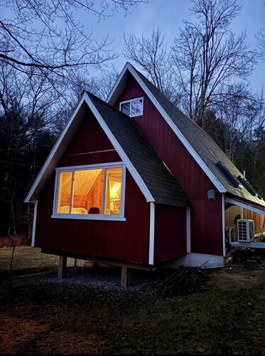 Cozy Cabin Retreat in Campton - Along the Pemigewasset River!