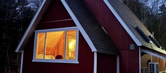 Cozy Cabin Retreat in Campton - Along the Pemigewasset River!