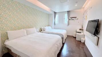 Kamar Quadruple Basic | Tirai kedap cahaya dan Wi-Fi gratis