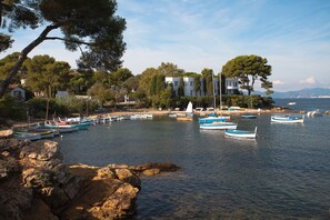 A coastal marina with boats, rocky shoreline, and residential buildings. - Cap d'Antibes Villa - Close To The Beach, Antibes, France (Antibes)