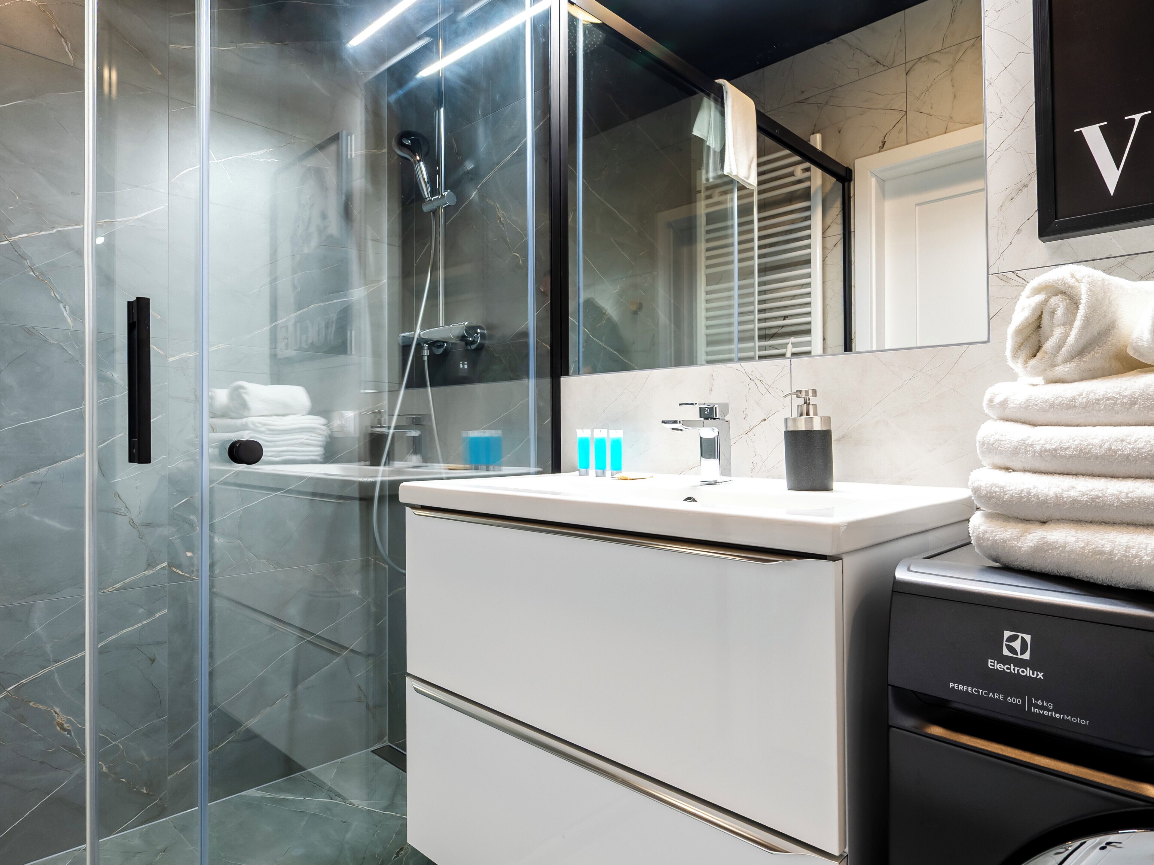 Shower, towels