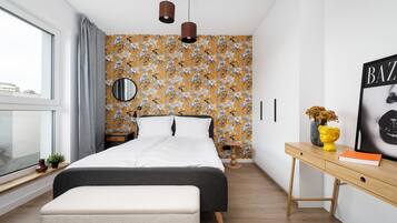 Iron/ironing board, WiFi, bed sheets
