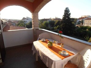 Outdoor dining - Studio with barbecue and parking (Funtana)