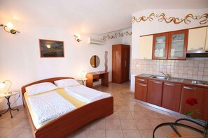WiFi - Studio with barbecue and parking (Funtana)