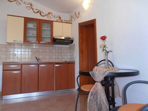 Dining - Studio with barbecue and parking (Funtana)