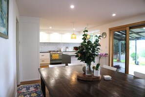 Dining - Relaxing family-friendly stay with stunning views and nearby nature walks (Darley)