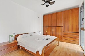 1 bedroom, bed sheets - Mediterranea 36-bis, Savona, Italy (Savona)
