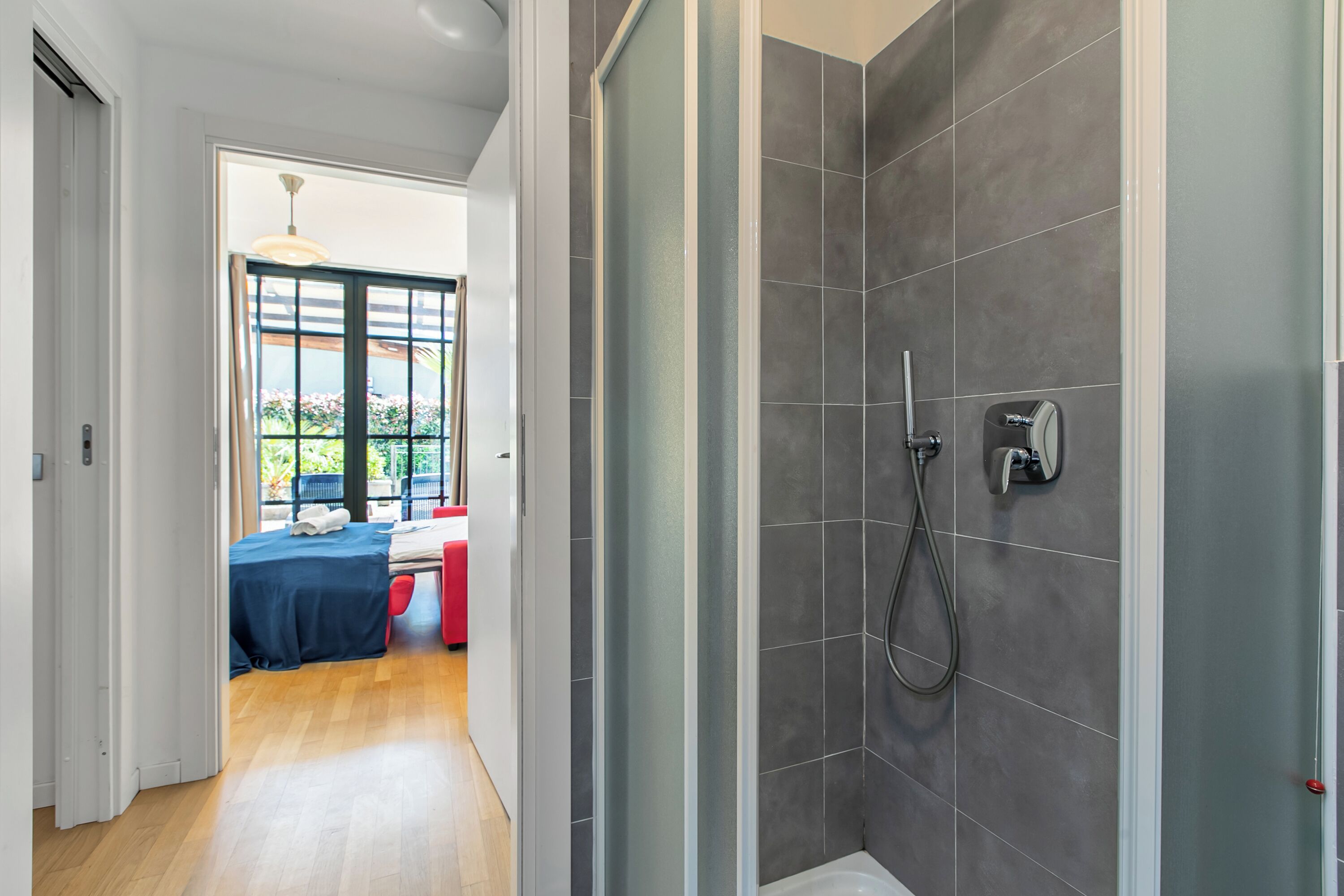 Dusche, Haartrockner, Bidet, Handtücher