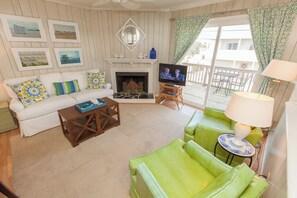 Living area - Beach Happy - North End VB (Virginia Beach)