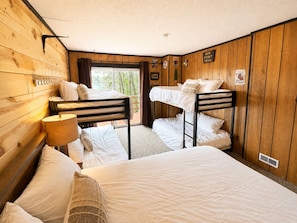 4 bedrooms, iron/ironing board, free WiFi, bed sheets - Serenity Now 4BR Lakefront Cabin + Trail Access - Sleeps 12 (Hurley)