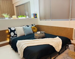 Internet, bed sheets - Mckinley City Central Stay Apartments (Taguig)