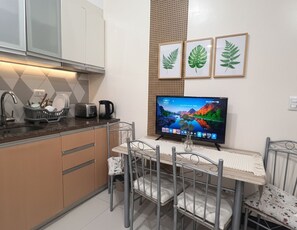 Private kitchen - Mckinley City Central Stay Apartments (Taguig)