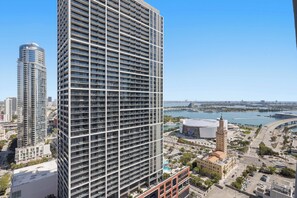 Exterior - 501-3510 Luxury Ocean View from Balcony Rooftop Pool & GYM (Miami)