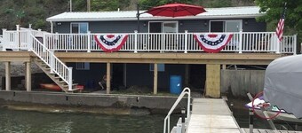 2 bedroom 1.5 bath - cottage in welcoming Aurora on Cayuga Lake!