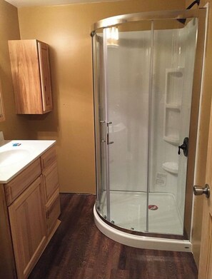 Shower, hair dryer, towels, soap - 2 bedroom 1.5 bath - cottage in welcoming Aurora on Cayuga Lake! (Aurora)