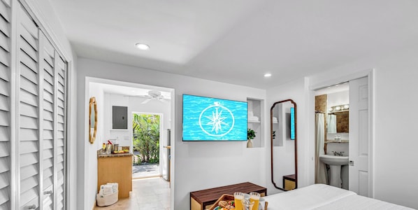 Iron/ironing board, free WiFi, bed sheets - Walk to Beach / Shared Heated Pool / Lost Shaker Four (Lauderdale-by-the-Sea)