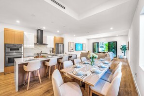 Dining - Townhouse / Heated Pool / Centrally Located / Malibu Key Two (Fort Lauderdale)