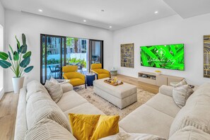Smart TV, ping pong, books, offices - Two Townhouses / Heated Pools / Centrally Located / Malibu Key (Fort Lauderdale)
