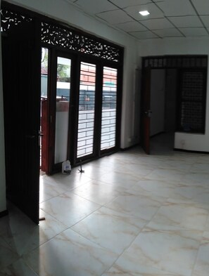 Interior - Nice house in nice neighbourhoo all the rooms can be locked with keys (Colombo)