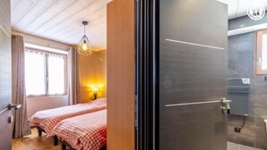 2 slaapkamers, een strijkplank/strijkijzer, gratis wifi, beddengoed